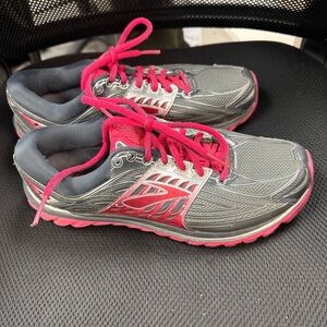 Brooks Women's Athletic Shoes in Gray and Red